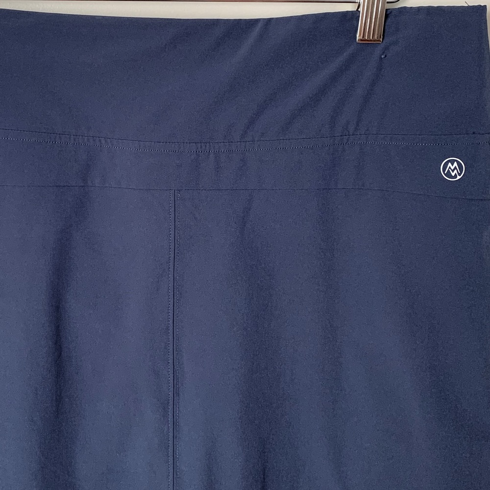 Cloudveil size M navy skort - Picture 6 of 11